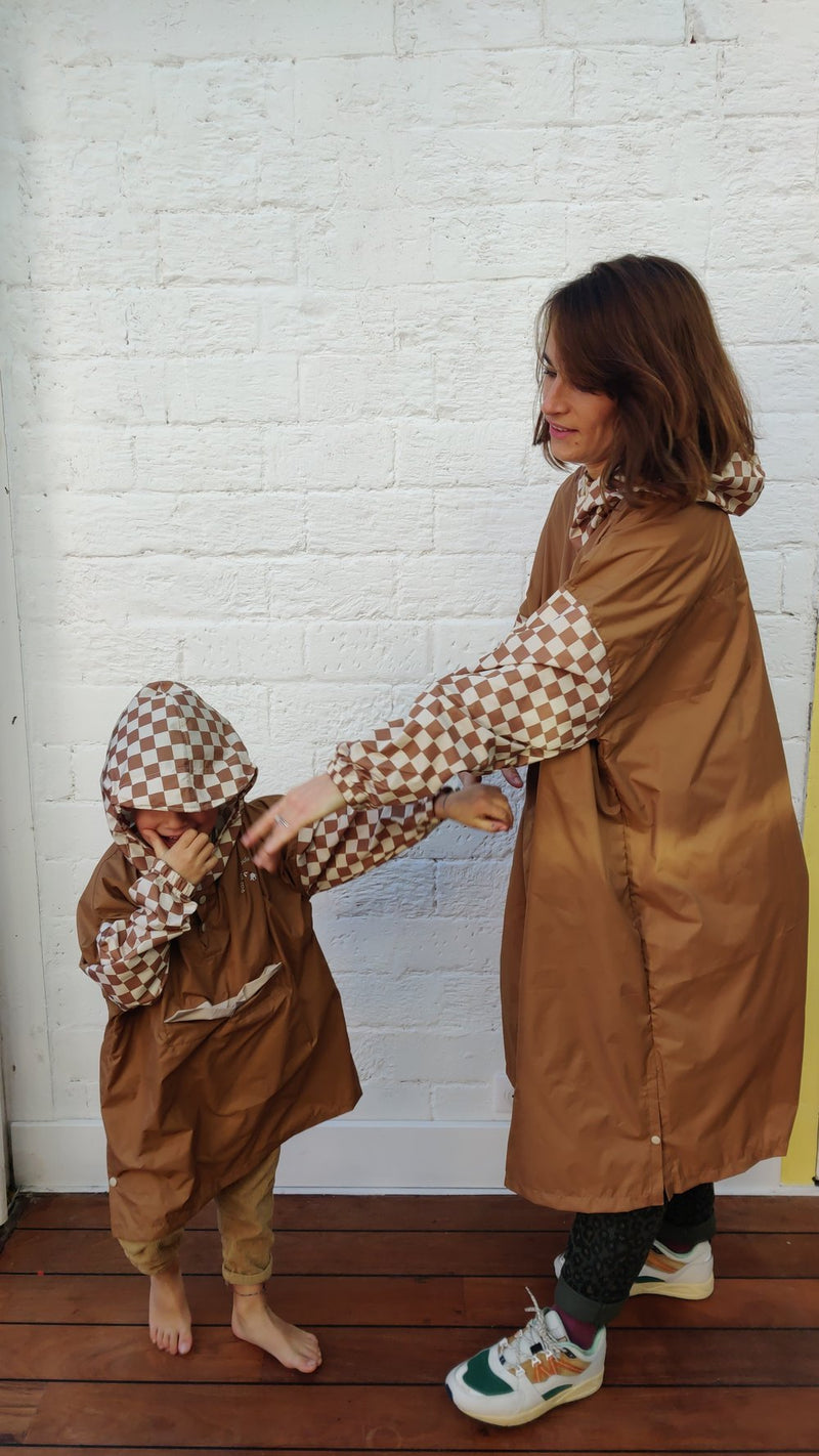Poule party - PONCHO LONG DAMIERS MARRON