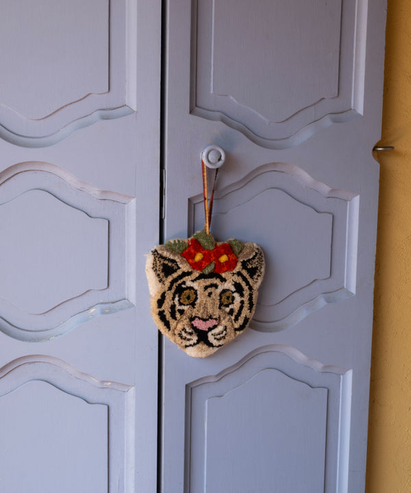 Doing Goods - Floral White Tiger Gift Hanger